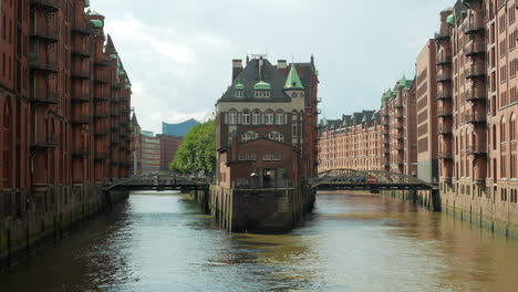 Aug-2020,-Hamburg,-Germany:-zoom-out-view-of-the-river-from-the-famous-Speicherstadt,-a-UNESCO-World-heritage-site-of-the-maritime-history-of-the-city