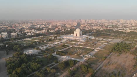 Vista-Aérea-Del-Mausoleo-De-Jinnah-En-Karachi