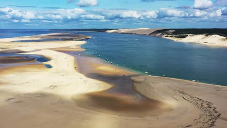 Banc-d'Arguin-South-Passage-in-Arcachon-Basin-France-with-boats-on-the-sandy-shore,-Aerial-approach-shot