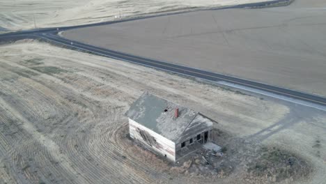 The-abandoned-Highland-one-room-schoolhouse-at-the-crossroads-of-US-2,-Aerial-orbit