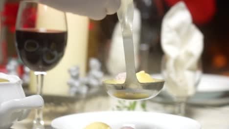Serving-traditional-catalan-Christmas-soup-"Sopa-de-galets,-Escudella"-on-a-plate