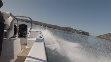POV-on-outside-edge-of-power-boat-spinning-tight-turn-in-sunny-lagoon