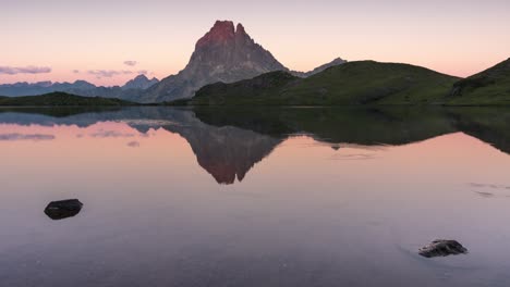 Sunset-at-Lac-Gentau,-French-Pyrenees