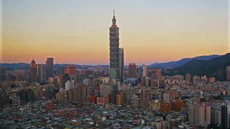 Hermoso-Taipei-101-Alrededor-De-La-Construcción-Y-La-Arquitectura-En-La-Ciudad-De-Taiwán