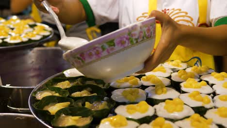 Ein-Traditioneller-Asiatischer-Snack,-Tapioka,-Maispudding