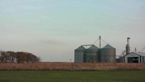 grain-silos-in-the-midwest