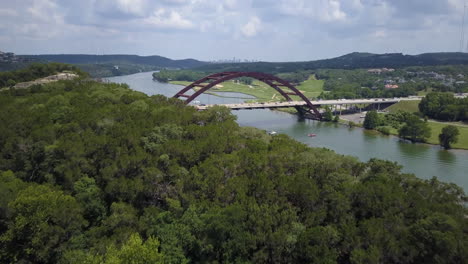 Aerial-reveal-of-Pennybacker-bridge-and-Lake-Austin-in-Austin,-Texas