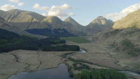 Aerial-footage-of-the-mountains-and-scenery-in-Glen-Etive-near-Glencoe,-Scottish-Highlands