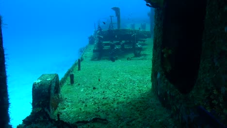 Along-a-shipwreck's-starboard-deck