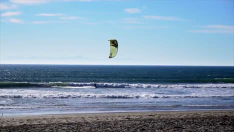 Man-Kite-Surfing-in-Ventura,CA