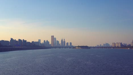 Sunset-in-Seoul-viewed-from-the-Dongjak-bridge,-here-you-can-see-one-of-the-highligts-of-the-city---63-Tower,-which-is-one-of-the-highest-buildings-in-town