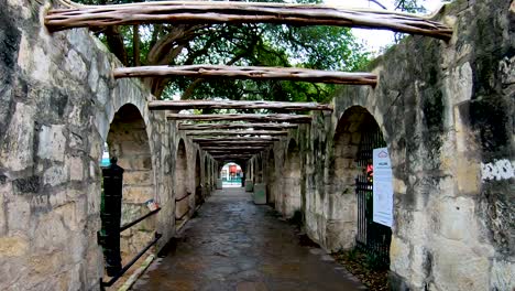 Through-the-corridors-of-Texas-History,-on-the-grounds-where-Texas-fought-for-Independence-from-Mexico-in-1835