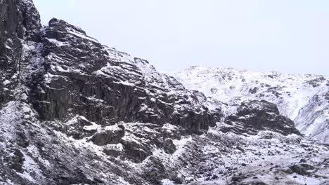Eine-Verschneite-Bergszene-Im-Lake-District,-Vereinigtes-Königreich