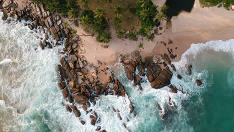 Luftaufnahme-über-Dem-Idyllischen-Strand-Von-Sri-Lanka