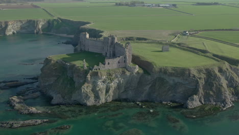 An-aerial-view-of-the-inside-of-Tantallon-Castle-ruin-on-a-sunny-day,-East-Lothian,-Scotland