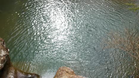 Blick-Von-Den-Oberen-Wasserfällen-Auf-Die-Höhle-Des-Alten-Mannes