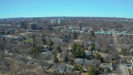 Aerial-view-of-the-the-town-of-Oakville,-Ontario-on-a-clear,-sunny-day