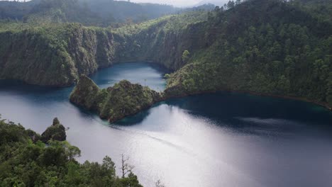 Aerial-cinematic-wide-shot-of-Cinco-Lagos,-Montebello-National-Park,-Chiapas