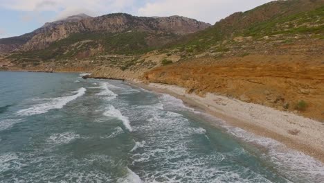 Antena:-Una-Playa-En-La-Isla-De-Karpathos,-Grecia