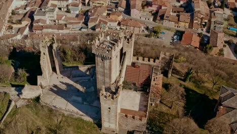 Drone-shot-over-Scaligero-castle,-Mantova-Italy