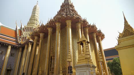 Puesta-De-Sol-Cerca-Del-Templo-En-Bangkok,-Tailandia