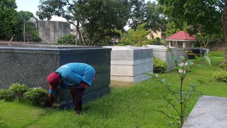 Cemetery-caretaker-cleans-graveyard-tombs-inside-manila-memorial-park-in-manila,-Philippines