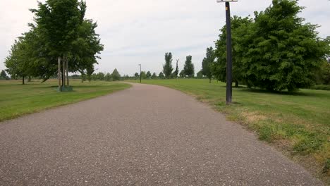 Passage-on-the-bike-path-in-the-city-park