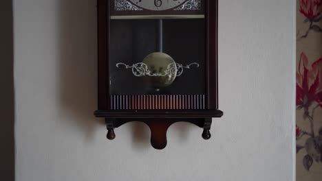 Pendulum-swinging-on-an-old-pendulum-clock