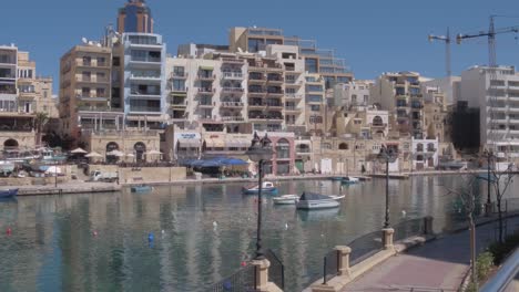 Gira-Por-La-Bahía-Spinola-Malta-Alrededor-De-Marzo-De-2019