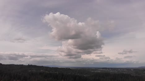 4K-Aerial-Tracking-shot-of-a-particularly-cloudy-day-in-Eugene,-Oregon