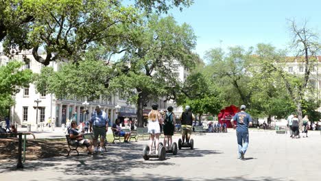 Tourist-in-downtown-San-Antonio-in-the-square-outside-the-Alamo-on-a-beautiful-sunny-day