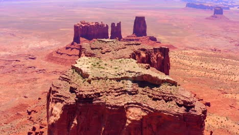 Drohnenaufnahmen-Aus-Der-Luft-Des-Monument-Valley-Navajo-Tribal-Park-Zwischen-Utah-Und-Arizona,-USA