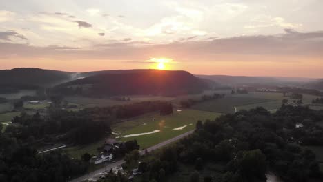 Blick-Auf-Den-Sonnenuntergang-Der-Drohne-In-Maine,-Vereinigte-Staaten-Von-Amerika