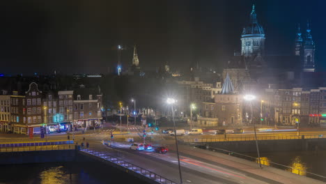 Amsterdam-Noche-Time-lapse-De-Intersección-Concurrida