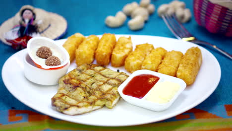 Yucca-fried-sticks-with-ketchup-and-gift