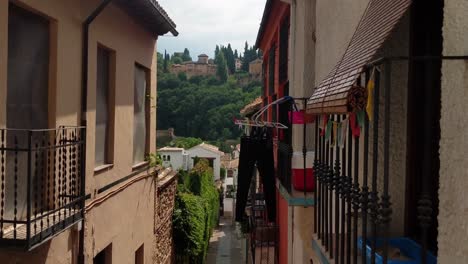 Traditional-small-Spanish-alley,-in-Granada