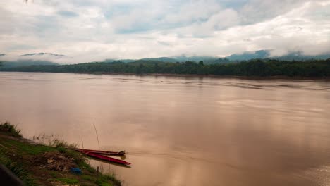 Early-morning-mist-and-clouds-along-the-Mekong