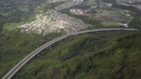 Aerial-view-of-Oahu's-elevated-H3-freeway