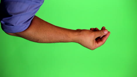Ein-Arm-Vor-Einem-Grünen-Bildschirm,-Der-Nach-Belieben-Gekeyed-Und-Verwendet-Werden-Kann
