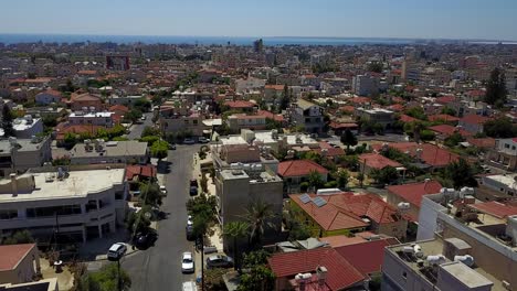 Vista-Aérea-De-La-Ciudad-De-Limassol-En-Chipre-Tomada-Por-Drones