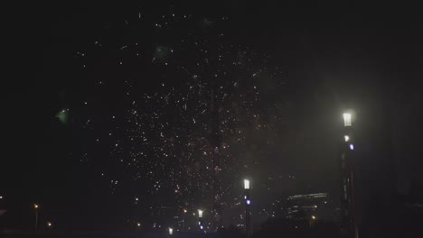 Großes-Feuerwerk-Am-Silvesterabend-2019-In-Sydney,-Australien