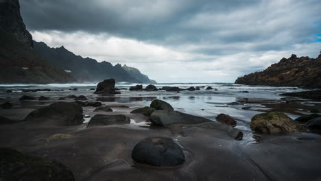 Taganana-Strand-Mit-Wunderschönen-Felsen-Und-Schwarzem-Sand-Auf-Teneriffa,-Kanarische-Inseln