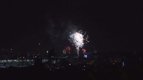 Multiple-fireworks-exploding-slow-motion