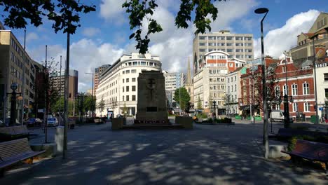 Cenotaph-war-memorial-to-fallen-troops-during-the-world-wars-in-Bristol-city-centre