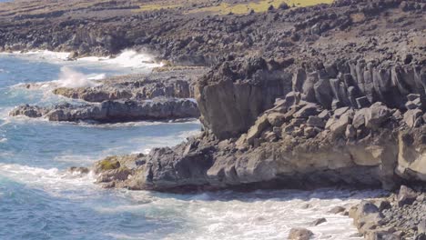 The-dramatic-rocky-coastlines-of-the-Hawaiian-island,-Maui