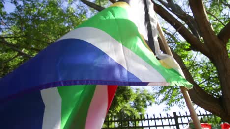 Wind-Weht-Eine-Südafrikanische-Flagge