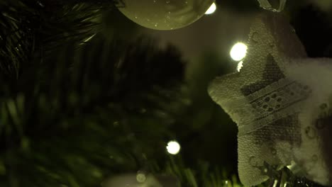Weihnachtsbaum-Am-Heiligabend,-Aufgenommen-Mit-Einer-Sony-A7-III-In-4K-30fps