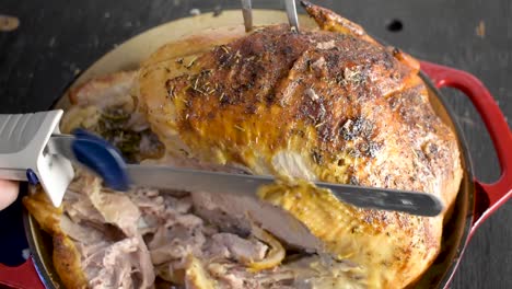 carving-baked-whole-turkey-with-herbs-with-electric-knife
