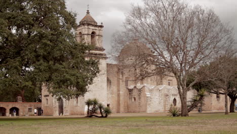 This-is-a-wide-shot-of-the-Mission-San-Jose-in-San-Antonio,-TX
