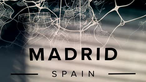 Madrid,-Spanien-Titel-Mit-Karte,-Die-Durch-Sonnenschein-Enthüllt-Wird